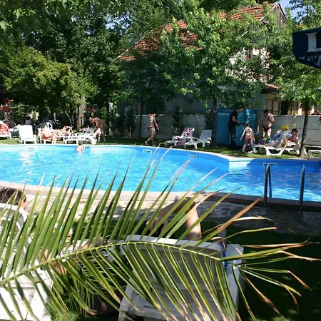 Vila Raj Bed & Breakfast *