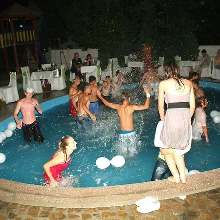 Bed & Breakfast Vila Raj