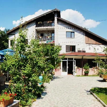 Bed & Breakfast Vila Raj